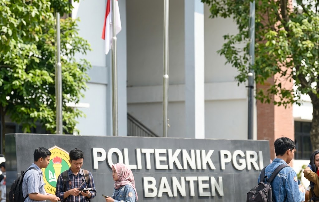 Bangga! Dua Mahasiswa Politeknik PGRI Banten Sukses Lolos Beasiswa ke China