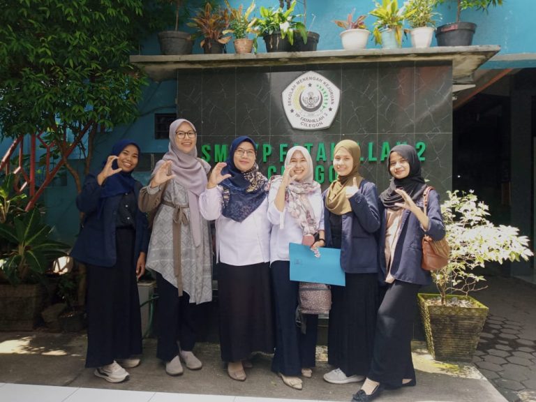 Gelar Seminar Pengembangan Softskill dan Literasi Digital Bagi Generasi Millenial di SMK YP Fatahillah 2 Cilegon