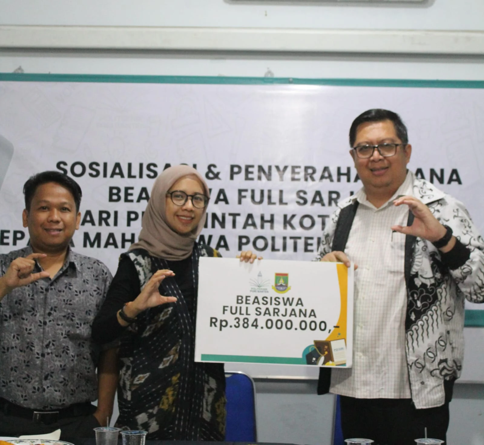 POLGRI Banten -  Gelar Sosialisasi dan Penyerahan Dana Beasiswa Full Sarjana